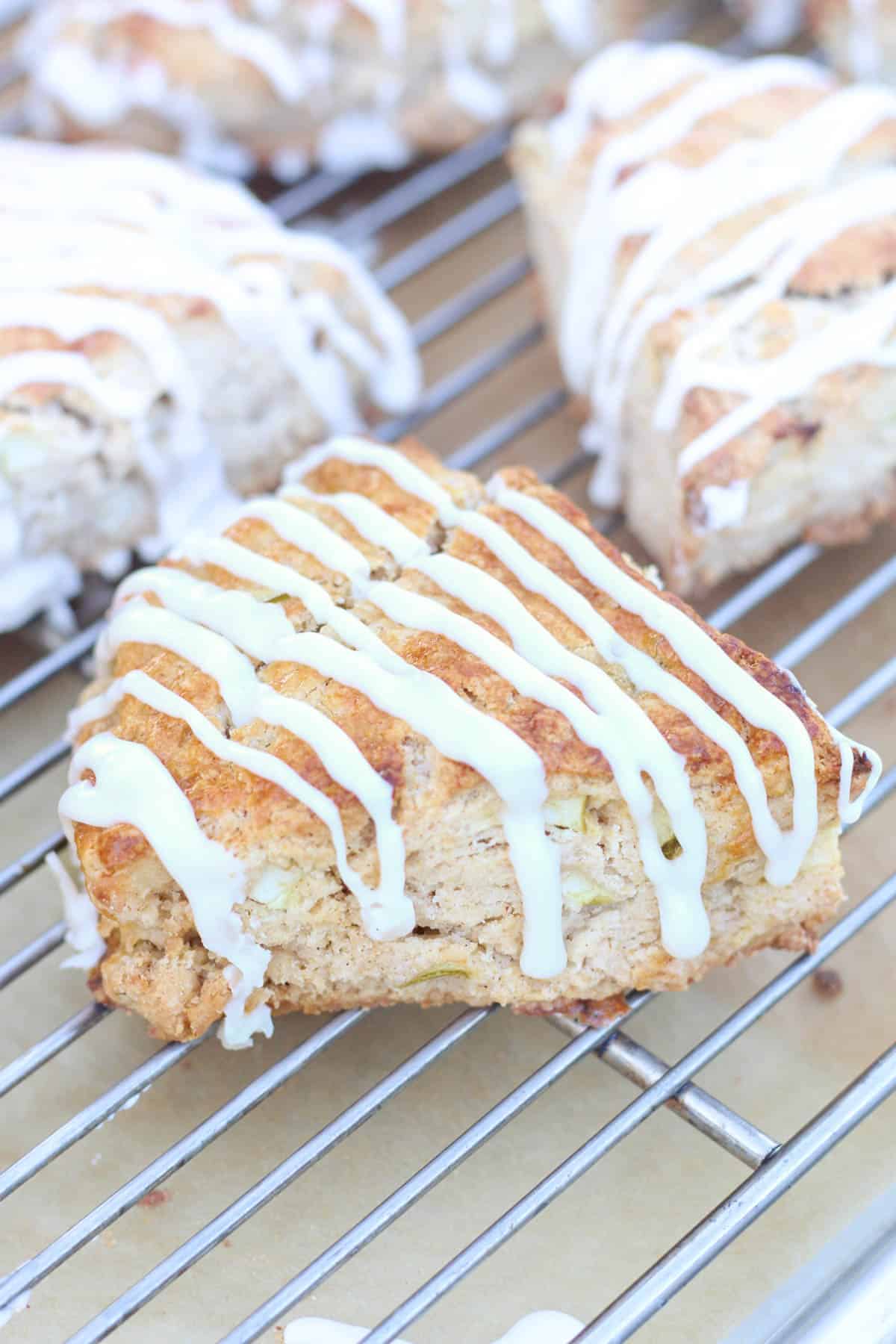 Fluffy apple cinnamon scones with maple glaze. 