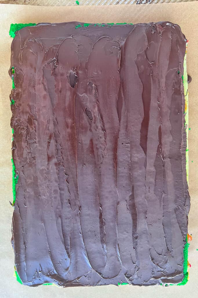 Set layer of chocolate on the top of the cake. 