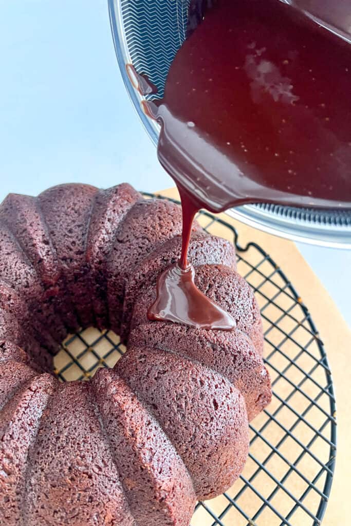 Glazing the cake. 